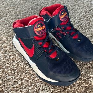 Nike boys basketball sneakers